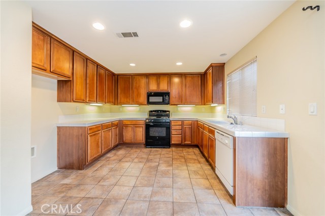 Detail Gallery Image 15 of 59 For 14051 Mare Ln, Victorville,  CA 92394 - 3 Beds | 2/1 Baths