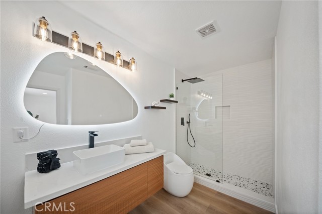 Detail Gallery Image 17 of 30 For 916 N Oxford Ave, Los Angeles,  CA 90029 - 4 Beds | 2/1 Baths