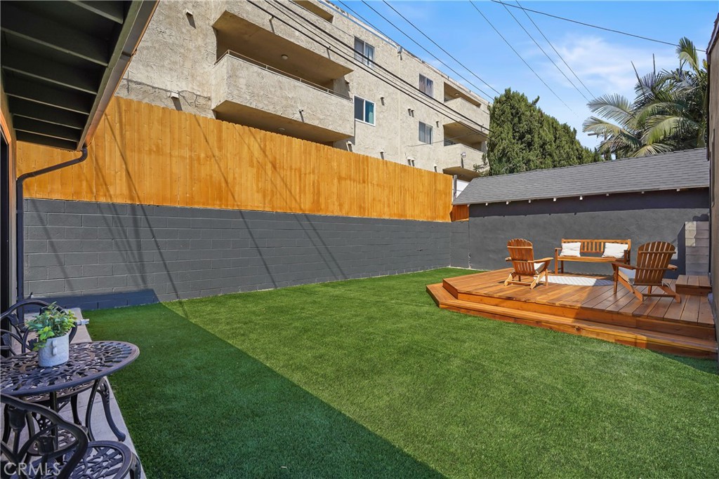 https://media.crmls.org/medias/101cbe61-febe-4bdc-9021-6c090922ddbe.jpg?preset=X-Large
