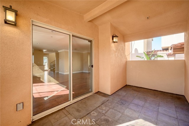 Detail Gallery Image 10 of 31 For 10118 Fernglen #1,  Tujunga,  CA 91042 - 3 Beds | 2/1 Baths