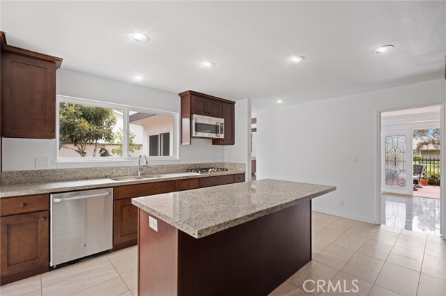 1300 Antigua Way, Newport Beach CA: https://media.crmls.org/medias/101d81d1-0ccb-4622-aff3-0a5b990b617b.jpg
