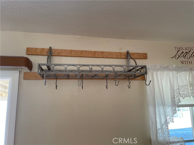 Detail Gallery Image 4 of 15 For 21150 Lone Eagle, Apple Valley,  CA 92308 - 3 Beds | 2 Baths