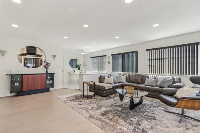 Detail Gallery Image 5 of 42 For 12131 Woodley Ave, Granada Hills,  CA 91344 - 4 Beds | 2/1 Baths
