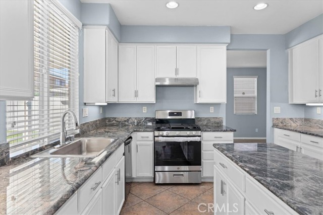 Detail Gallery Image 12 of 40 For 12459 Ava Loma, Victorville,  CA 92392 - 5 Beds | 3 Baths