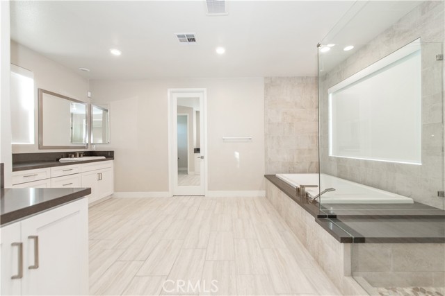 Detail Gallery Image 21 of 32 For 61 Einstein, Irvine,  CA 92618 - 4 Beds | 3/2 Baths