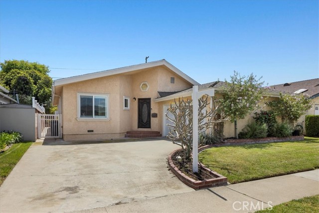 Detail Gallery Image 2 of 45 For 5442 W134th St, Hawthorne,  CA 90250 - 4 Beds | 2 Baths