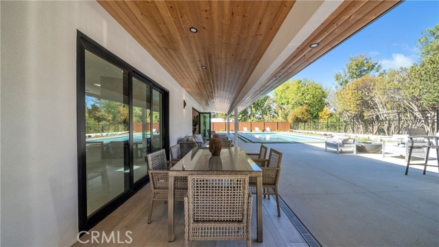 Detail Gallery Image 33 of 38 For 18829 Paseo Nuevo Dr, Tarzana,  CA 91356 - 4 Beds | 4/1 Baths