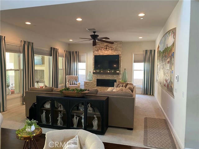 Detail Gallery Image 10 of 38 For 20239 Jubilee Way, Porter Ranch,  CA 91326 - 4 Beds | 4/1 Baths