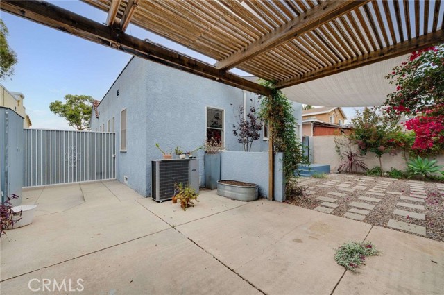 5855 Lemon Avenue, Long Beach CA: https://media.crmls.org/medias/1020e726-6d55-418b-a318-278f1f244180.jpg