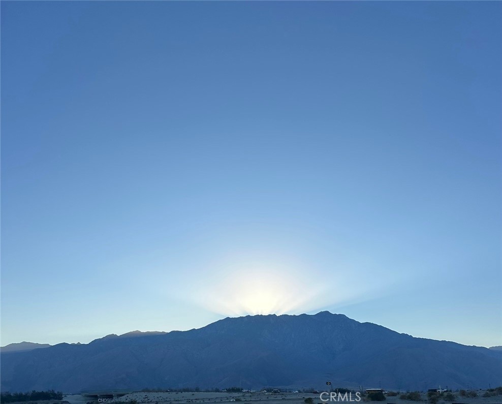 https://media.crmls.org/medias/10216a6f-f0fa-4eda-8bf3-72b9ab5523da.jpg?preset=X-Large