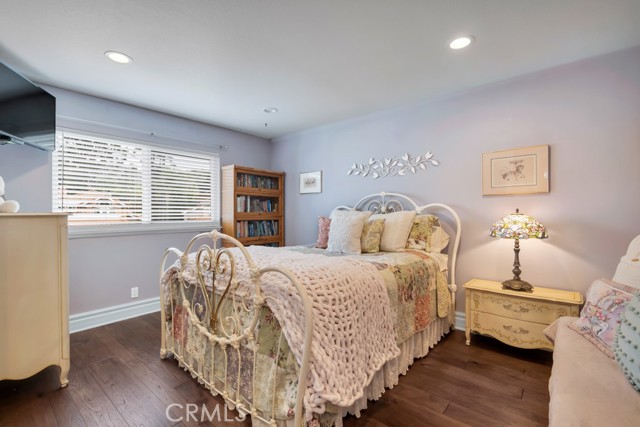 950 Firestone Circle, Simi Valley CA: https://media.crmls.org/medias/1021ba51-4e8d-4d07-9b72-b608c63e50c0.jpg