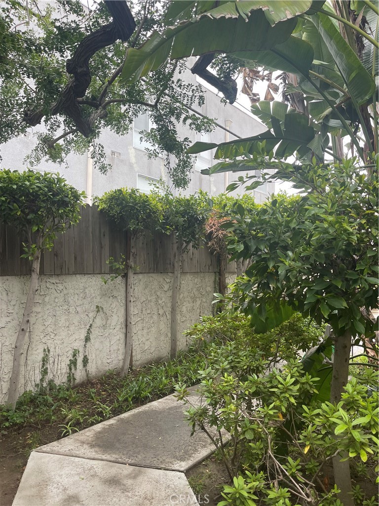 https://media.crmls.org/medias/1021c23d-e209-47e9-ae3a-f4789317fc38.jpg?preset=X-Large