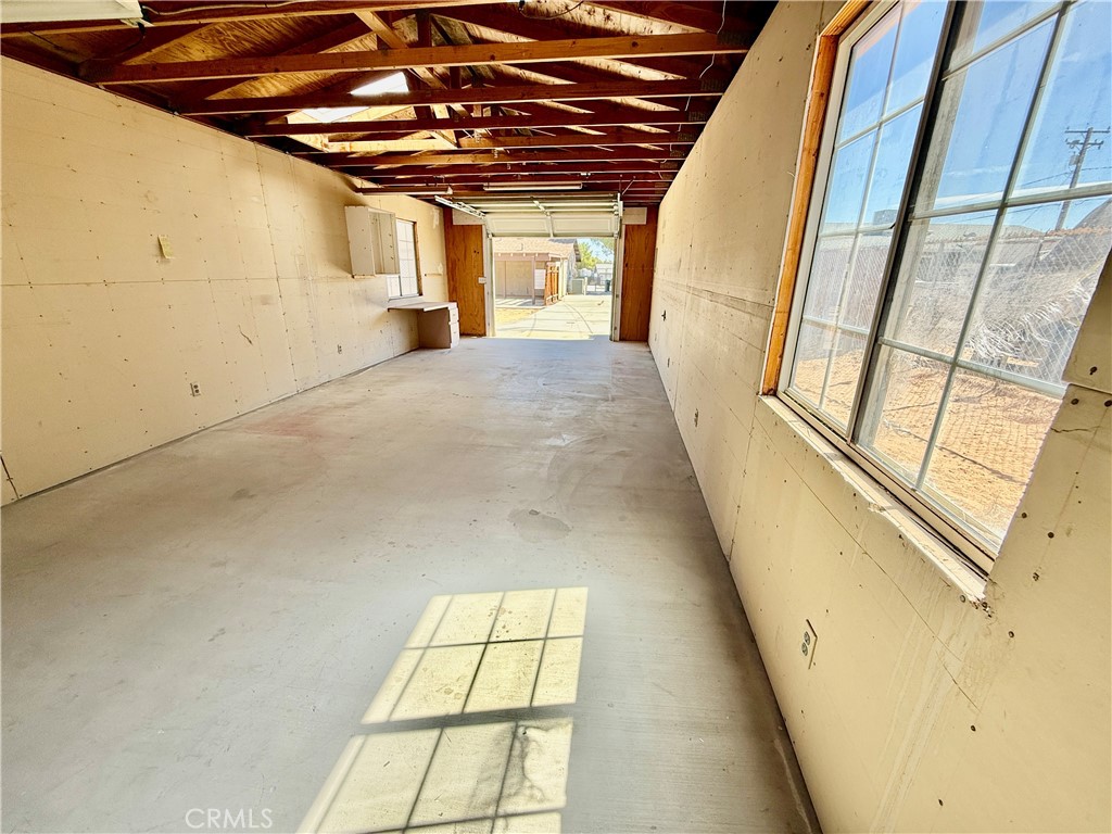 https://media.crmls.org/medias/1022ad2e-718c-46e5-81b0-893cc1dcc63a.jpg?preset=X-Large