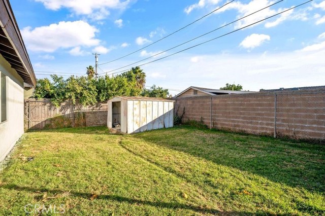 Detail Gallery Image 23 of 29 For 19351 W Mallory Dr, Bloomington,  CA 92316 - 4 Beds | 2 Baths