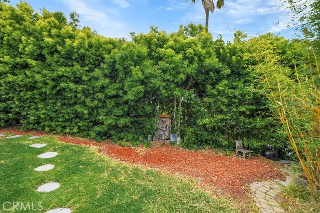 2025 Navy Street, Santa Monica CA: https://media.crmls.org/medias/10236c9d-b360-4f10-a0ca-27d793d8e185.jpg