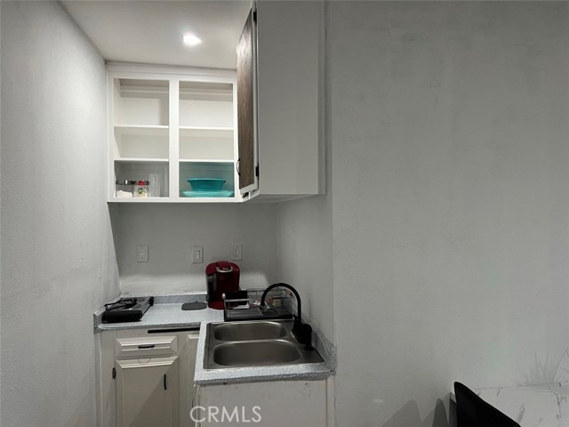 Detail Gallery Image 4 of 7 For 821 1/2 Lombard Dr, Redlands,  CA 92374 - 0 Beds | 1 Baths