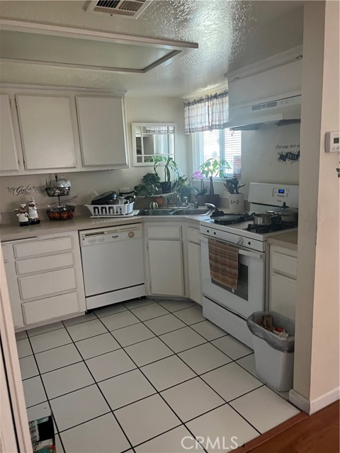 28154 Via Princesa, Murrieta CA: https://media.crmls.org/medias/10254054-51fd-4808-9d4e-a76b8163be41.jpg
