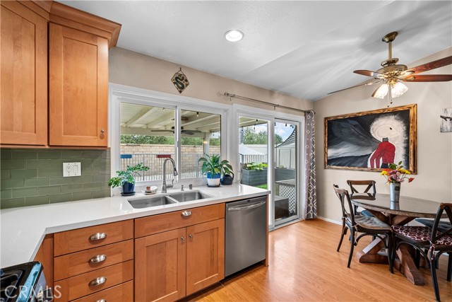 Detail Gallery Image 8 of 25 For 25878 Estaban Dr, Valencia,  CA 91355 - 2 Beds | 2 Baths