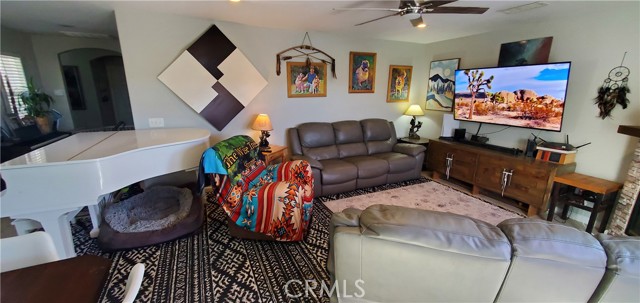 6683 Sherman Hoyt Avenue, 29 Palms CA: https://media.crmls.org/medias/1025c1f2-4237-4f28-aed9-952f71e10d07.jpg