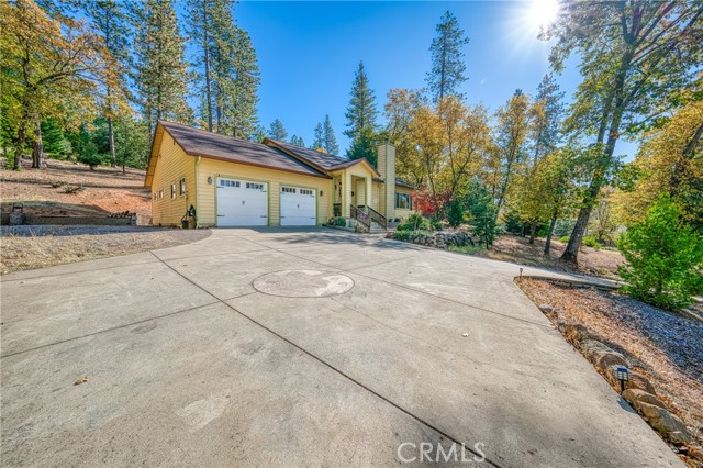 14274 Regina Way, Cobb CA: https://media.crmls.org/medias/1025d094-3e61-4394-9b43-4d5d36f00221.jpg