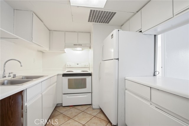 Detail Gallery Image 4 of 11 For 1450 Locust Ave #205,  Long Beach,  CA 90813 - 1 Beds | 1 Baths