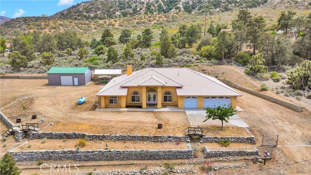 1679 Desert Front Road, Wrightwood CA: https://media.crmls.org/medias/1026e712-03f0-4e23-bf3f-fcece2d6c60e.jpg