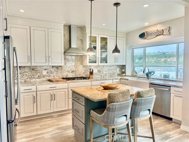 Detail Gallery Image 4 of 34 For 25 Saratoga, Newport Beach,  CA 92660 - 3 Beds | 2 Baths