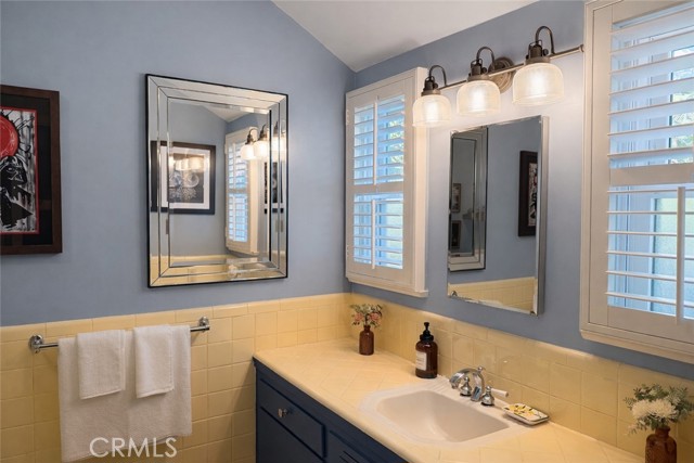 Detail Gallery Image 8 of 21 For 2612 Roscomare Rd, Los Angeles,  CA 90077 - 3 Beds | 2 Baths