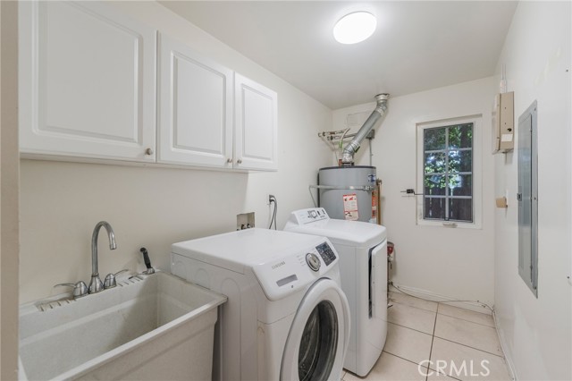 2913 Delaware Avenue, Santa Monica CA: https://media.crmls.org/medias/1027e0c8-897e-42a1-8136-c5cddc850f76.jpg