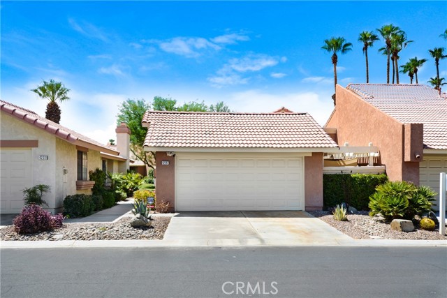 42297 Sultan Avenue, Palm Desert CA: https://media.crmls.org/medias/1027fd9c-ff50-4b2e-95da-e46ff7cbed0a.jpg