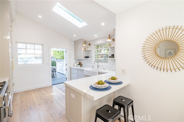 Detail Gallery Image 34 of 74 For 920 Marco Pl, Venice,  CA 90291 - 3 Beds | 2 Baths