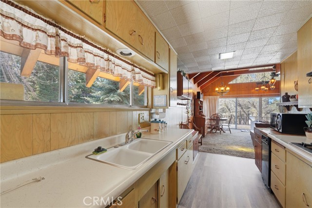 Detail Gallery Image 17 of 50 For 901 Tehama, Big Bear Lake,  CA 92315 - 3 Beds | 3 Baths