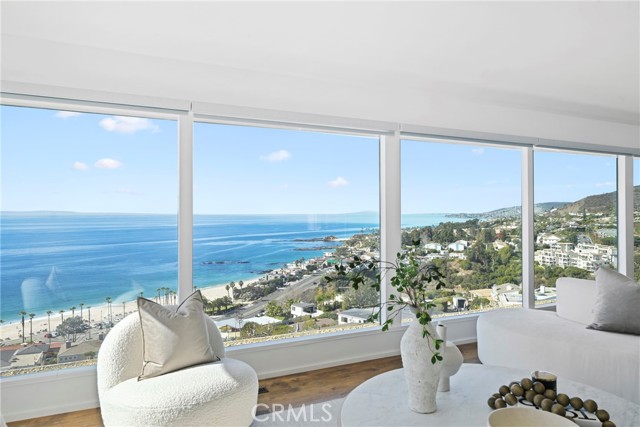 Detail Gallery Image 9 of 46 For 31161 Holly Dr, Laguna Beach,  CA 92651 - 5 Beds | 2/1 Baths