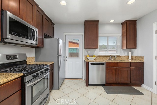 Detail Gallery Image 14 of 39 For 1779 Kenwood Pl, Costa Mesa,  CA 92627 - 3 Beds | 2 Baths