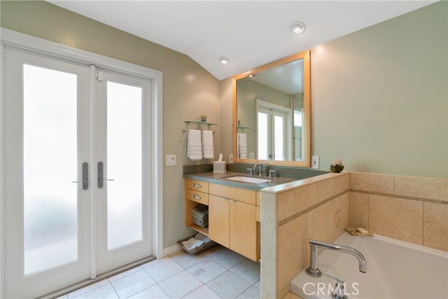 2213 Valley Drive, Manhattan Beach, California 90266, 4 Bedrooms Bedrooms, ,3 BathroomsBathrooms,Residential,Sold,Valley,SB22167937