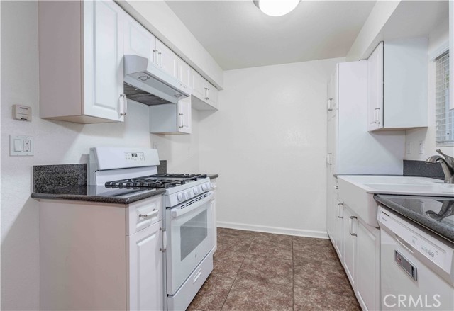 Detail Gallery Image 9 of 22 For 208 19th St #2,  Huntington Beach,  CA 92648 - 1 Beds | 1 Baths