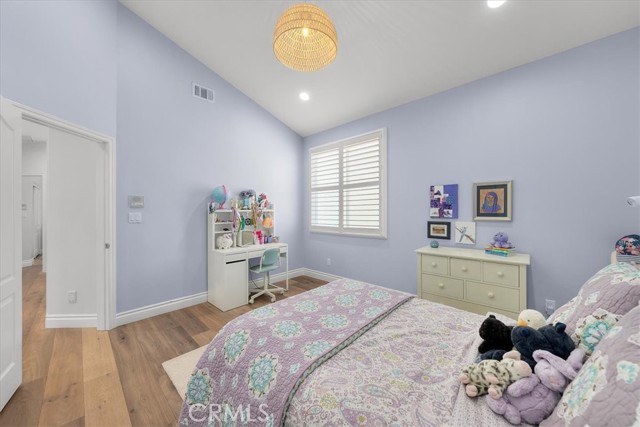 Detail Gallery Image 15 of 21 For 2002 Plant Ave #B,  Redondo Beach,  CA 90278 - 5 Beds | 2/1 Baths