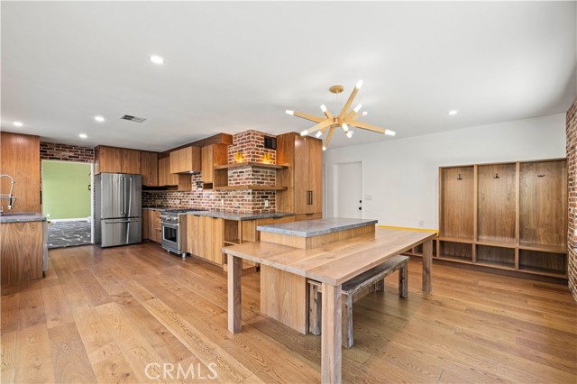 22526 Napa St, West Hills CA: https://media.crmls.org/medias/102b23ee-ccc7-4f0e-99fc-c5817e9ab8ba.jpg