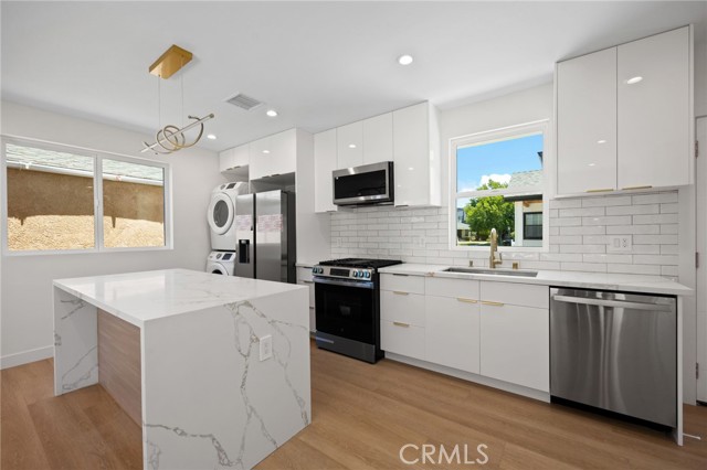 Detail Gallery Image 19 of 29 For 8313 Kittyhawk Ave, Los Angeles,  CA 90045 - 9 Beds | 9/2 Baths