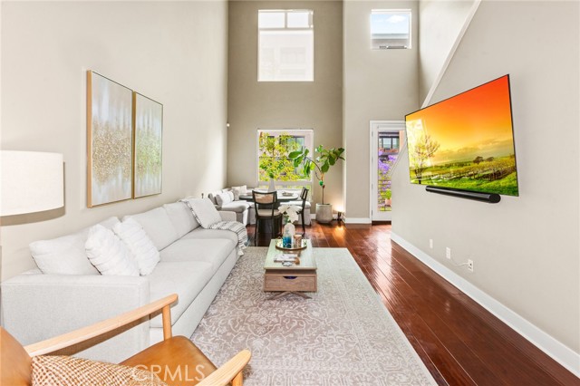 31 Soho, Irvine CA: https://media.crmls.org/medias/102bca39-80b4-4aa4-ae6e-1bc4c5098c5d.jpg