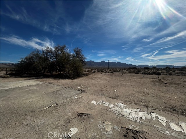 87780 Amboy Road, Amboy CA: https://media.crmls.org/medias/102d2c10-275e-482b-8c16-6a193980cf0f.jpg