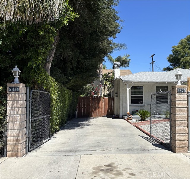 5620 & 5618 Cartwright Avenue, North Hollywood CA: https://media.crmls.org/medias/102d3571-238e-41bb-8b02-290681639afb.jpg