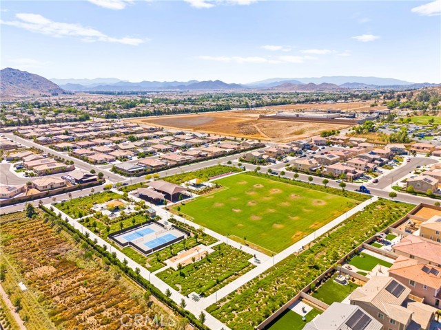 27108 Oncore Drive, Menifee CA: https://media.crmls.org/medias/102da9a7-64e2-4f64-a616-bc0109692f47.jpg