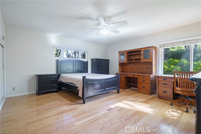 Detail Gallery Image 14 of 33 For 9356 Beckford, Northridge,  CA 91324 - 4 Beds | 3 Baths