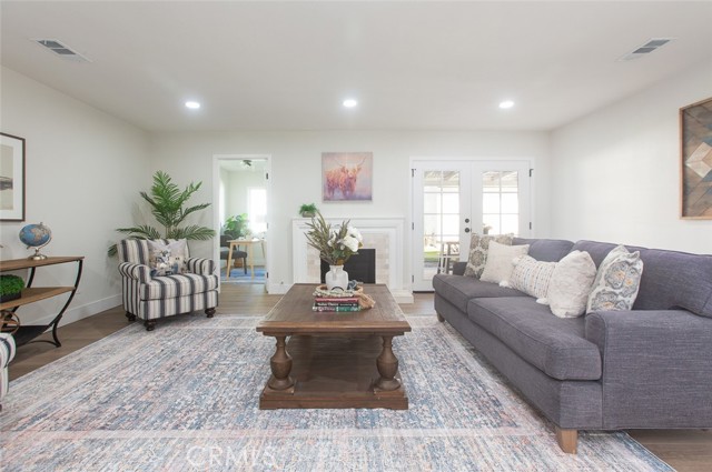 417 W Leeside, Glendora CA: https://media.crmls.org/medias/102e7ad1-1b16-4a95-ba0a-c020b401562c.jpg