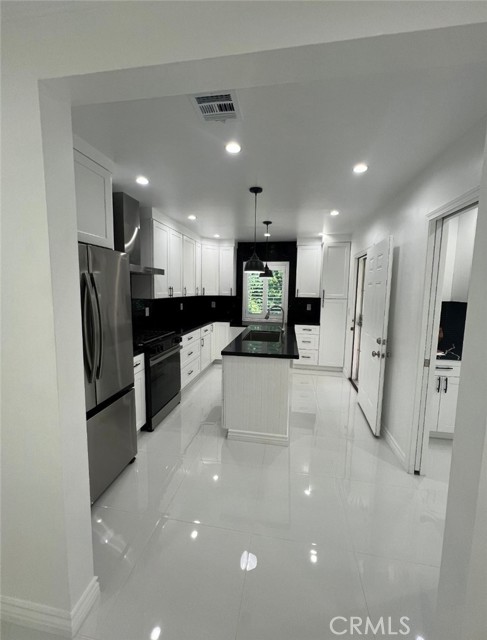 Detail Gallery Image 5 of 33 For 13716 Hoyt, Pacoima,  CA 91331 - 2 Beds | 1 Baths