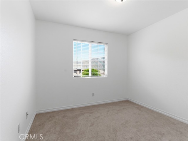 Detail Gallery Image 15 of 36 For 29436 Shannon Ct, Canyon Country,  CA 91387 - 4 Beds | 2/1 Baths