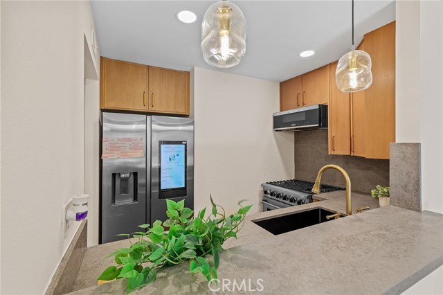 Detail Gallery Image 9 of 41 For 120 Lemon #34,  Irvine,  CA 92618 - 1 Beds | 1 Baths