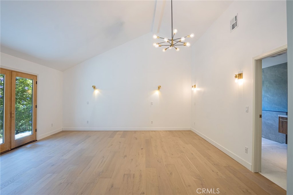 https://media.crmls.org/medias/10303101-9237-4983-bc95-899ffb7f4adb.jpg?preset=X-Large