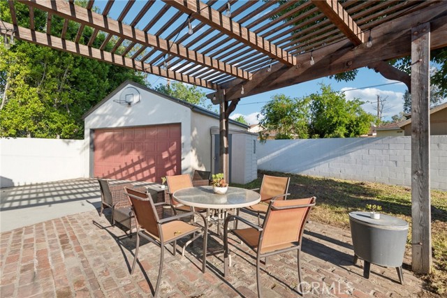 17048 Baltar Street, Lake Balboa CA: https://media.crmls.org/medias/10305ba6-905b-4e39-8541-ec7932e9a33e.jpg